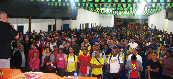 Diviza-em-sua-fala-durante-a-assembleia 24-06-2014