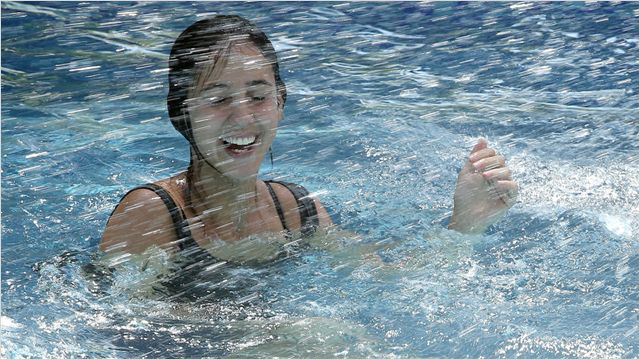 que horas ela volta jessica piscina