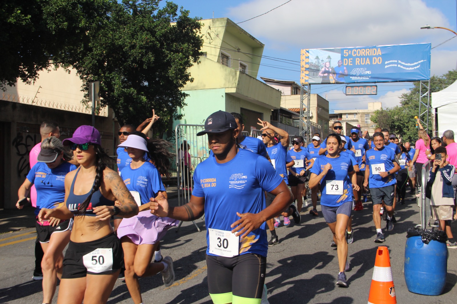 5ª Corrida de Rua do SAAEMG  reúne centenas de participantes