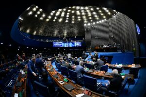 Fim da escala 6×1 avança contra bolsonaristas
