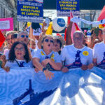 Professores em greve protagonizam cortejo do 2 de Julho em Salvador
