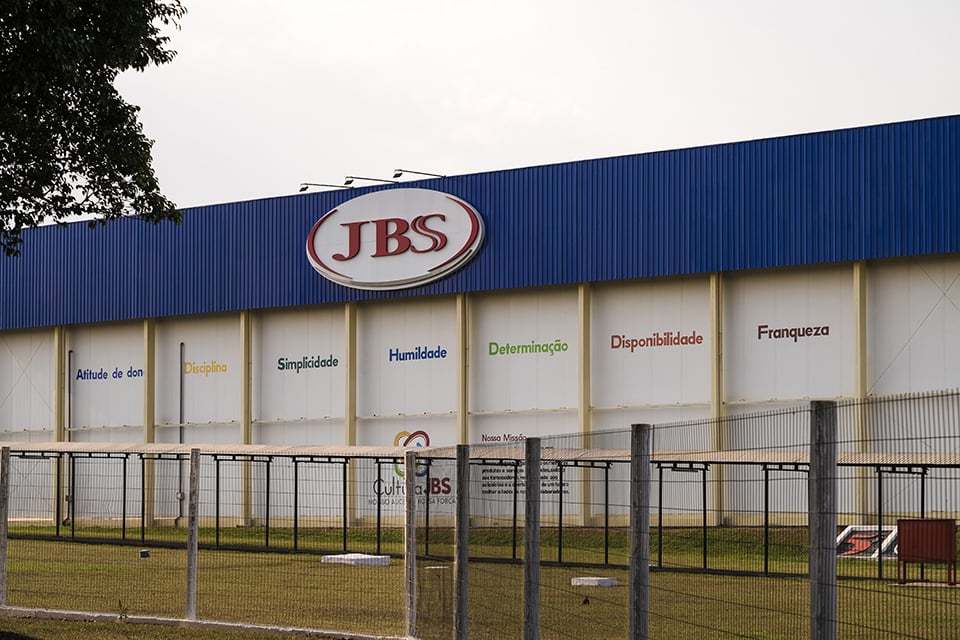 Justiça concede liminar contra JBS por trabalho análogo à escravidão no RS